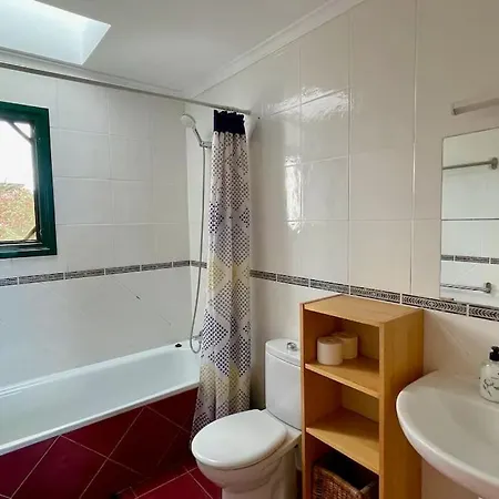 Spacieuse Et Lumineuse Avec Piscine Chauffee *