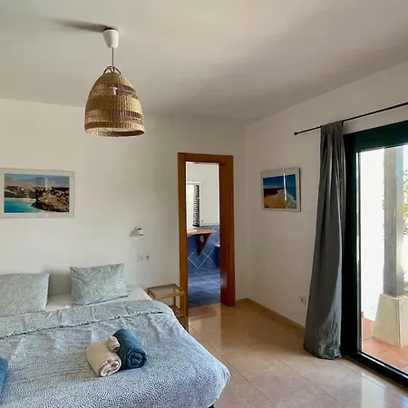 Spacieuse Et Lumineuse Avec Piscine Chauffee Villa La Oliva
