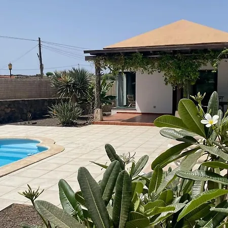 Spacieuse Et Lumineuse Avec Piscine Chauffee Villa