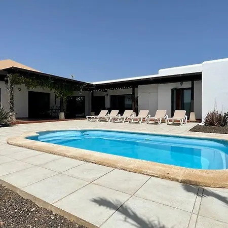 Spacieuse Et Lumineuse Avec Piscine Chauffee Villa *