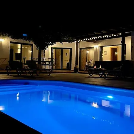 Spacieuse Et Lumineuse Avec Piscine Chauffee Villa