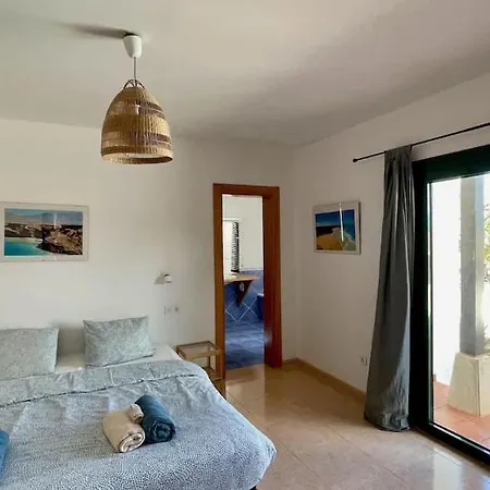 Spacieuse Et Lumineuse Avec Piscine Chauffee Villa La Oliva